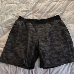 Lululemon men’s work out shorts